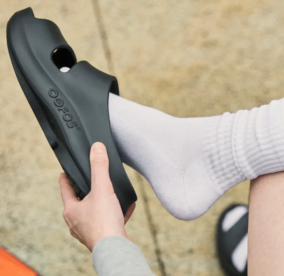 Women's Oofos OOyea Slide Sandal - Black