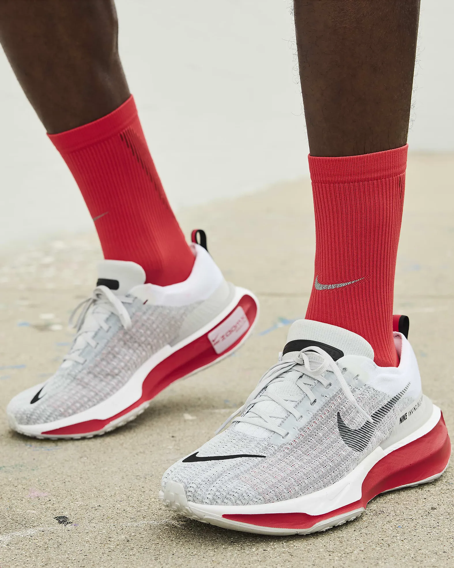 NIKE Invincible Run 3 ホワイト/レッド Nike Invincible 3 Men's Road Running Shoes – Midway Sports